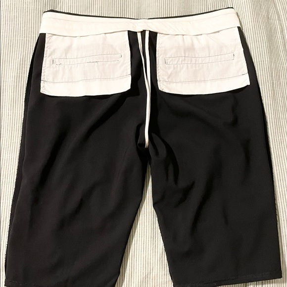 Helmut Lang Black Wool Bermuda Short with Ivory piping size 2, low rise - Picture 7 of 9